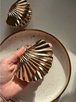 Lena Gold Hair Clip – Elegant Sculptural Hair Accessory for a Chic Finish