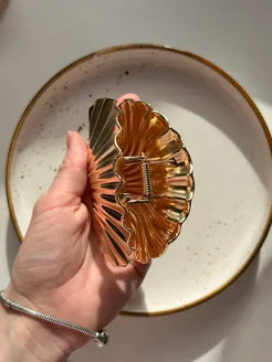 Lena Gold Hair Clip – Elegant Sculptural Hair Accessory for a Chic Finish