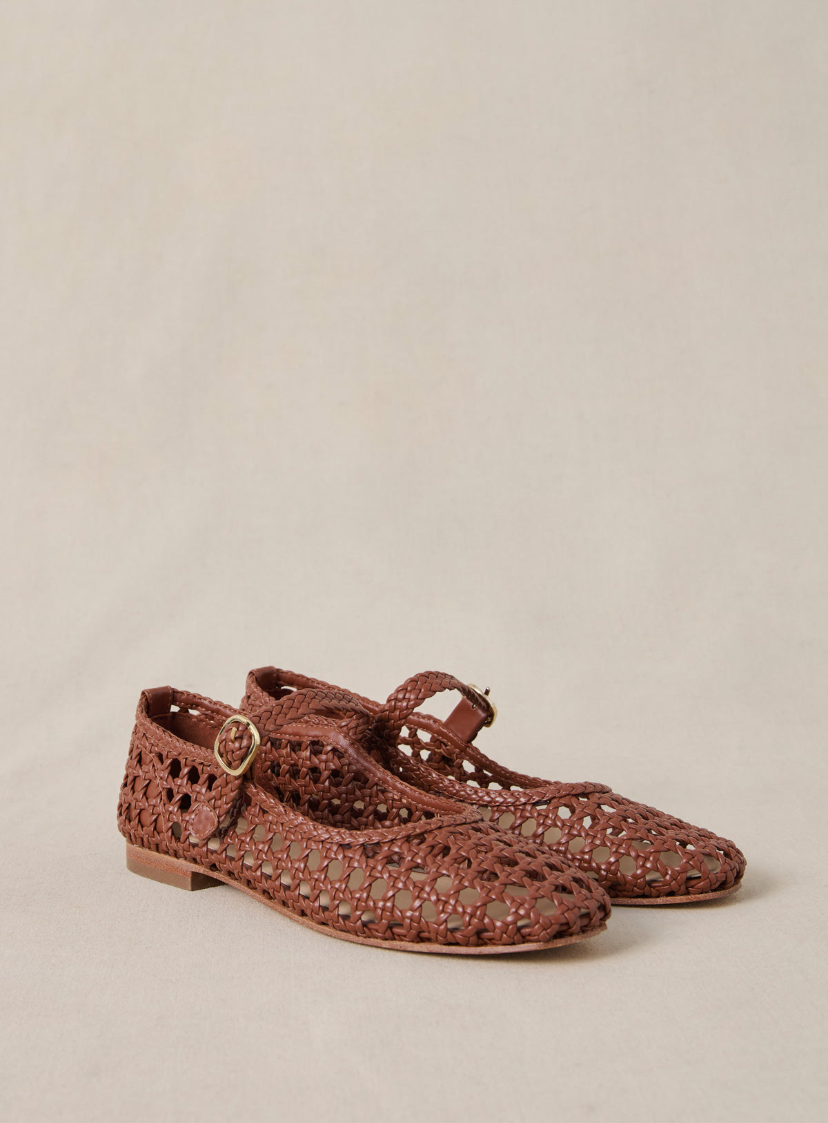 Handcrafted Comfort, Effortless Summer Elegance