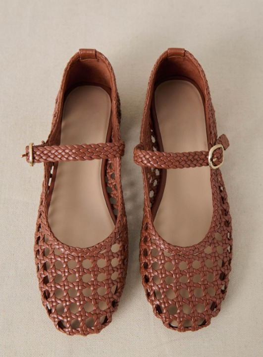 Handcrafted Comfort, Effortless Summer Elegance _ brown