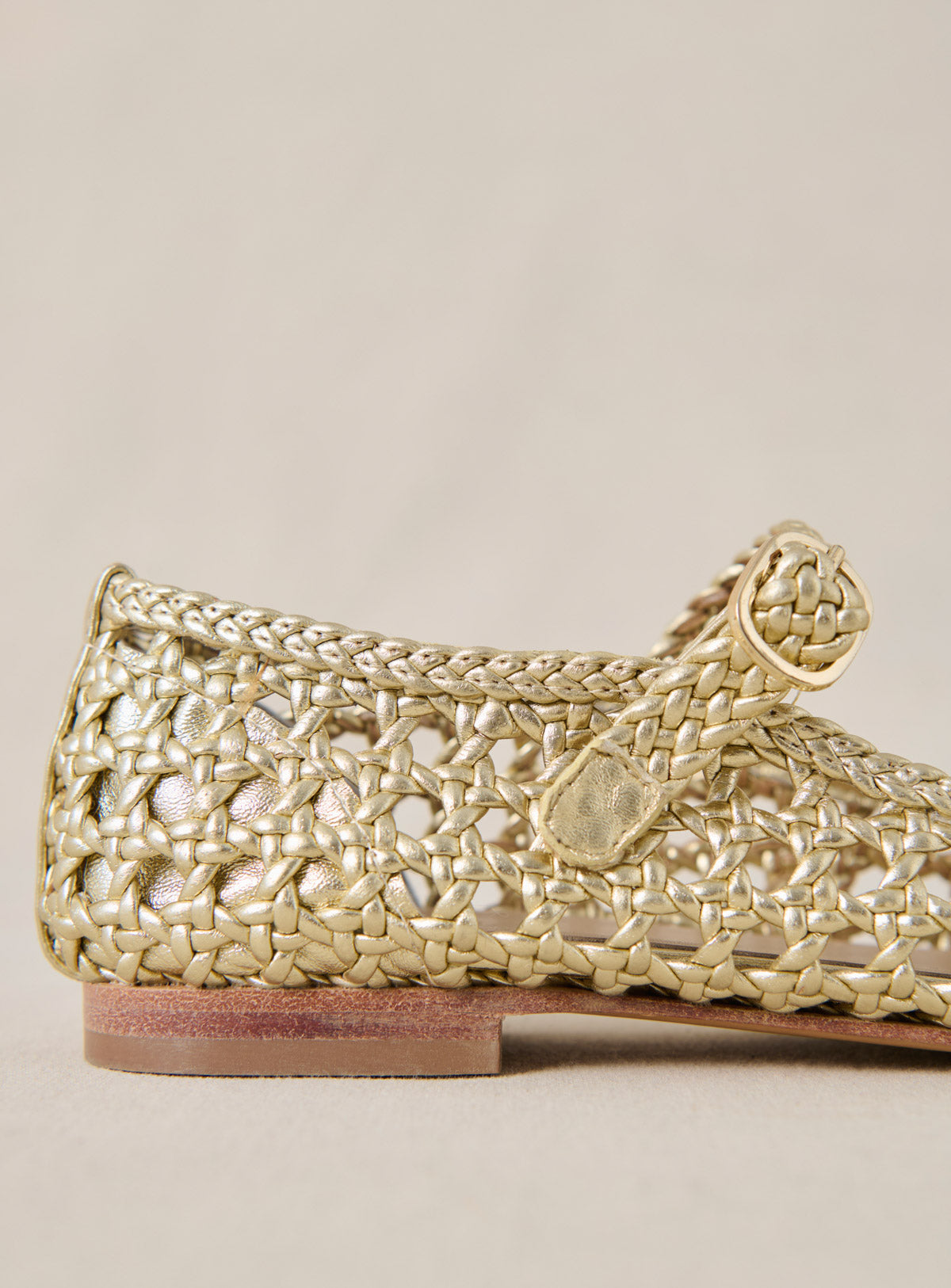 Sandalias tejidas Claudette: comodidad artesanal, elegancia veraniega sin esfuerzo