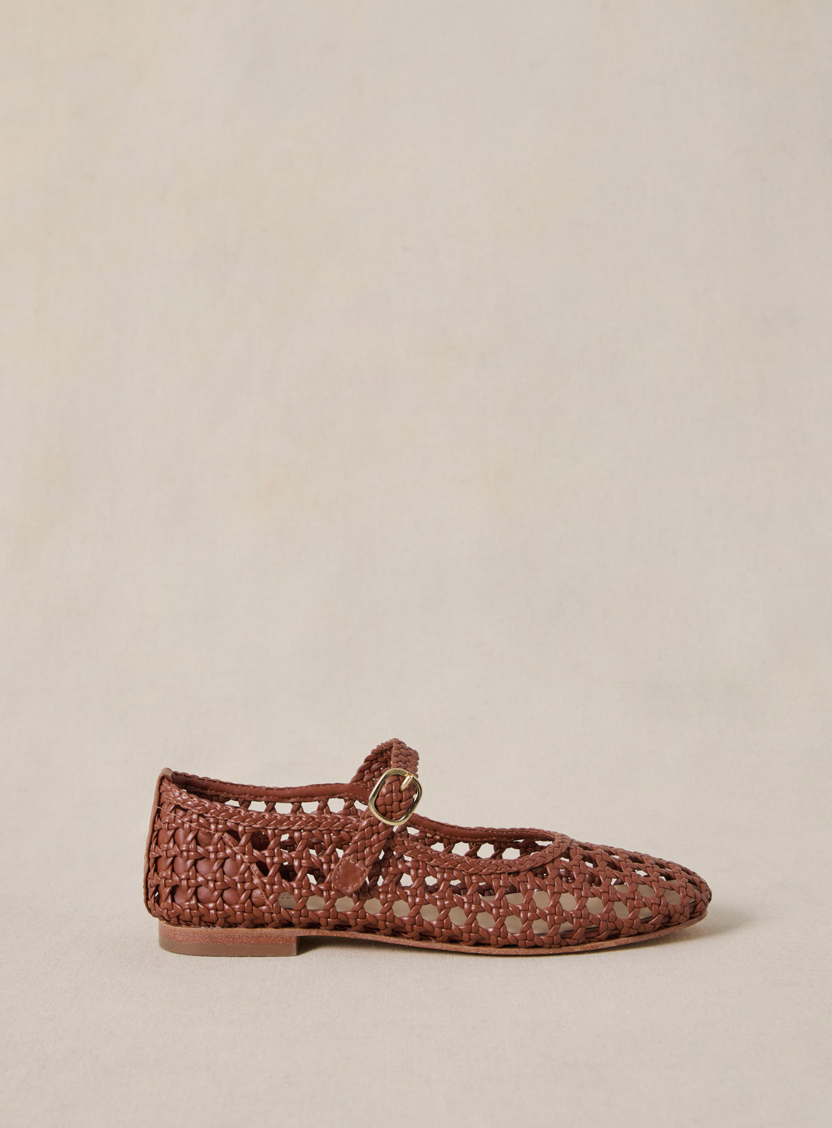 Handcrafted Comfort, Effortless Summer Elegance 2