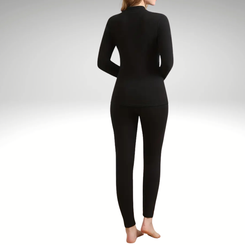 Ensemble cocooning hiver femme noir, vue de dos, haut col haut et pantalon doublé polaire, maintien confortable et style élégant | Black women’s winter set, back view, high collar top & fleece-lined pants, comfortable fit and elegant style