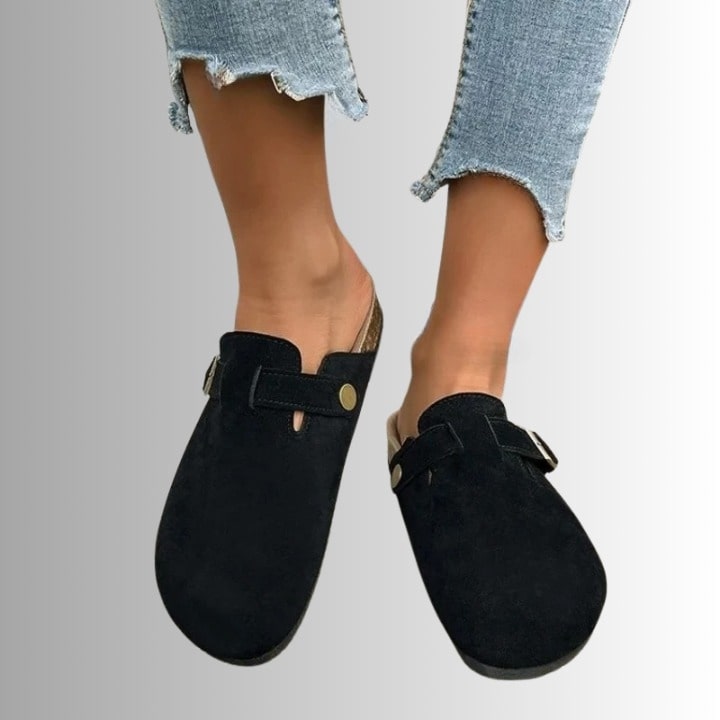 Pallene Clog – Black Sophisticated Simplicity with Bold Minimalist Flair