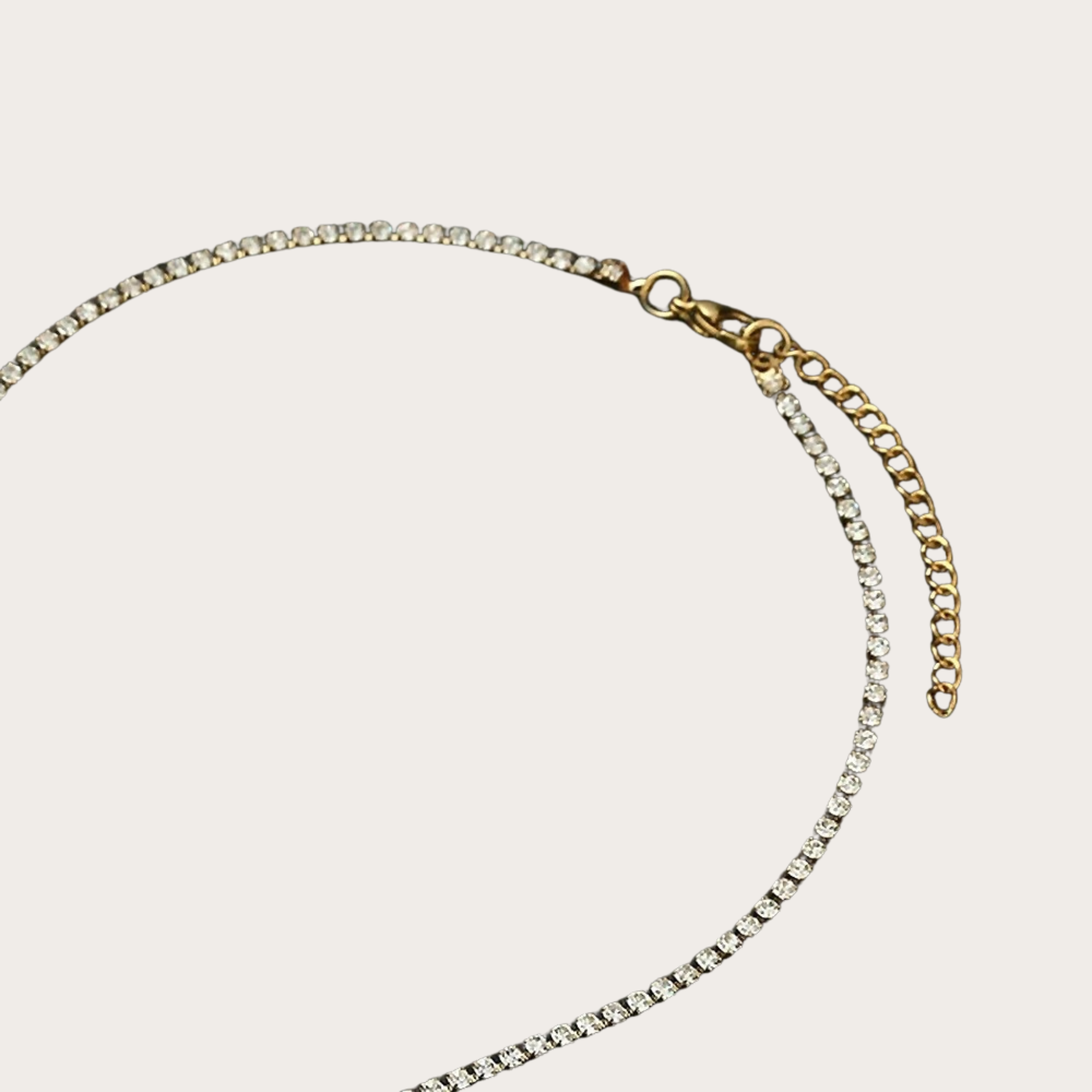 Liora – Gargantilla de tenis dorada – Elegante joya de circonitas cúbicas