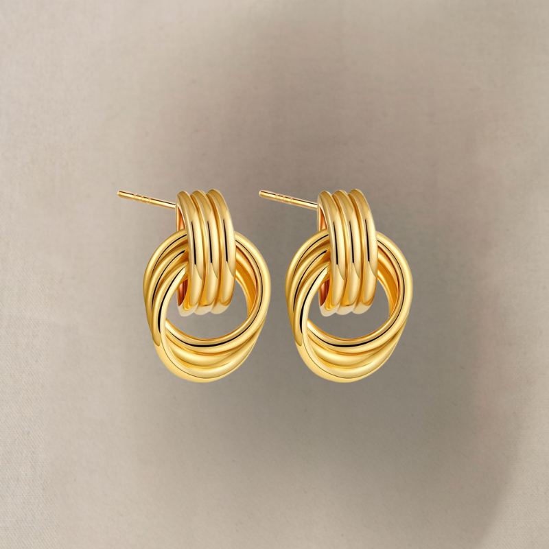 Elegant gold jewelry for women, timeless and chic style