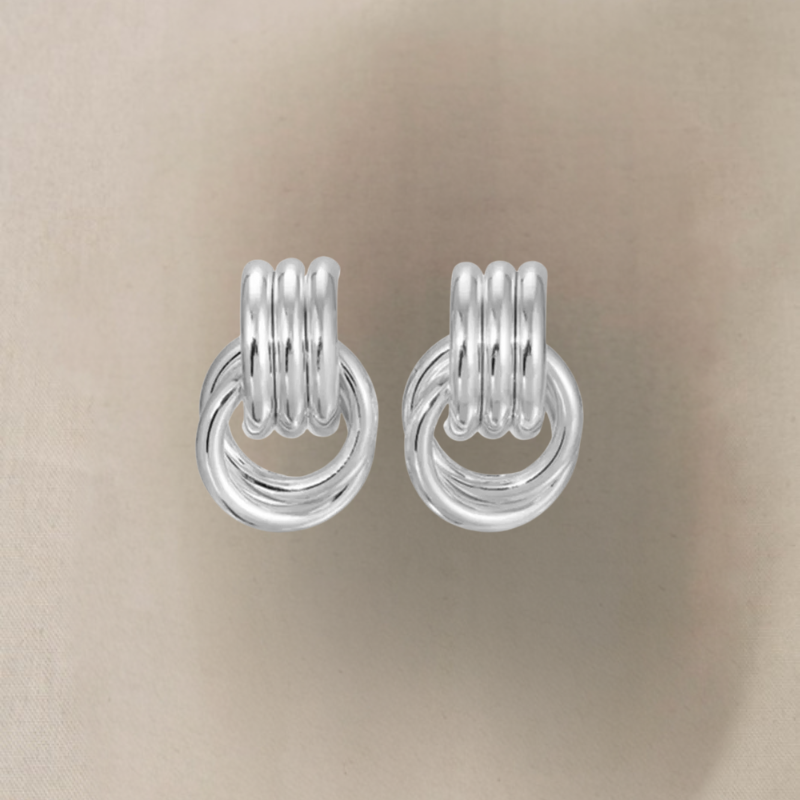 Elegant silver jewelry for women, timeless and chic style