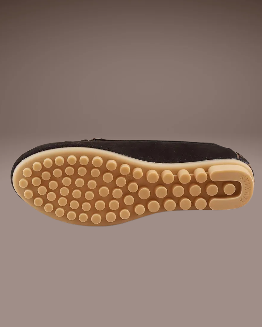 Women wearing leopard print slip-on flats – casual and elegant everyday style