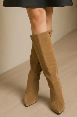 Women’s knee-high boots winter camel with low heel -close up 