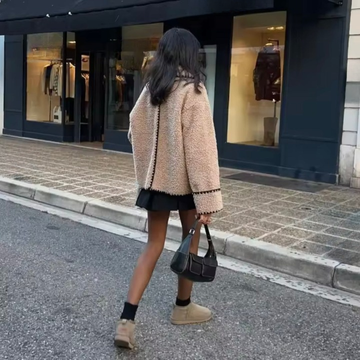 Women’s oversized faux fur winter coat with button closure back