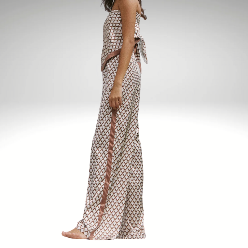 Side view of women’s vintage brown two-piece outfit highlighting wide-leg pants and fluid silhouette